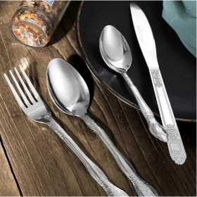 Product Name  Deluxe Premium Cutlery Flatware Set For The Home  Stainless Steel Cutlery Service With 1 Dinner Fork, 1 Dinner Knife, 1 Dinner Spoo (Option: Silver)